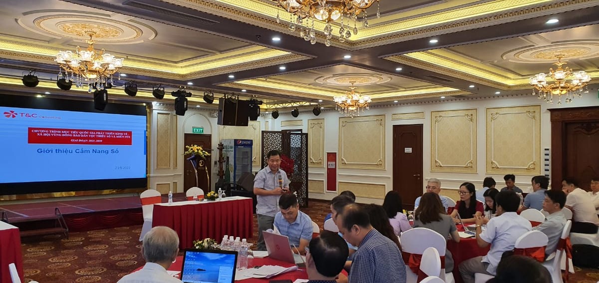 Hội nghị tập huấn : Cẩm nang số về hướng đẫn thực hiện chương trình mục tiêu quốc gia phát triển kinh tế - xã h?